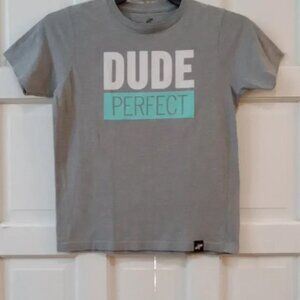 Dude Perfect Boy's Short Sleeve T-shirt Size Youth L Soft Material